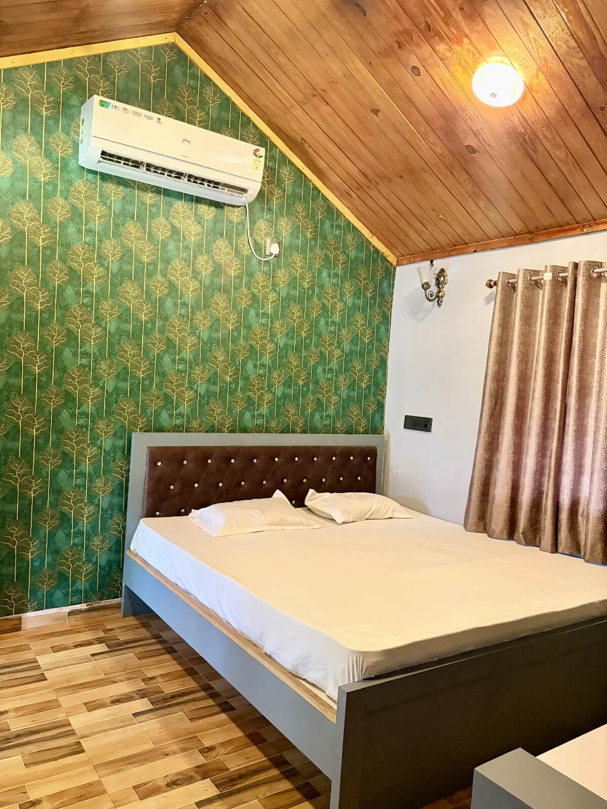 Single Bed AC Room